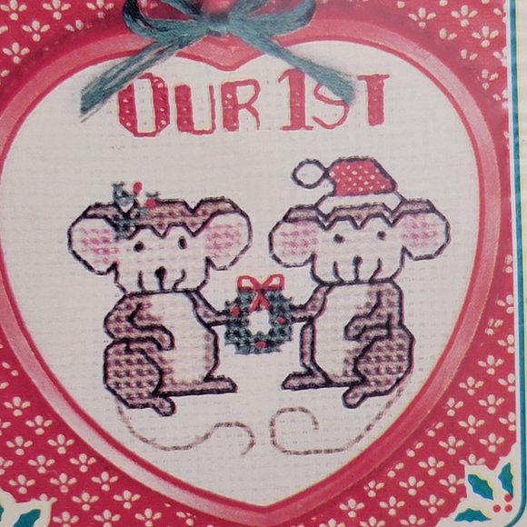 New Cross Stitch Our 1st Christmas Ornament Kit Red Green Mice Santa Wreath USA - Picture 2 of 7
